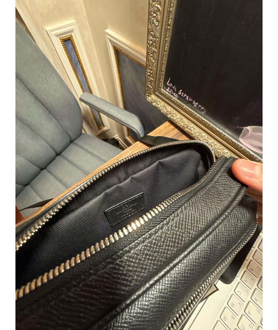 LOUIS VUITTON Черная кожаная барсетка, фото 4