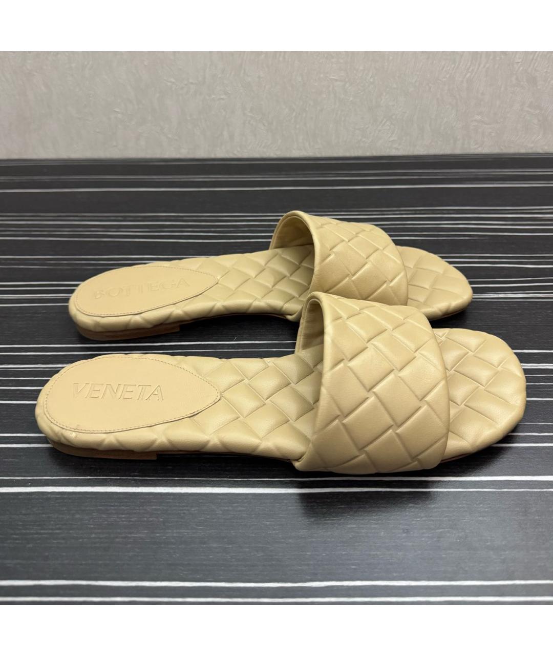 BOTTEGA VENETA Бежевые кожаные шлепанцы, фото 2
