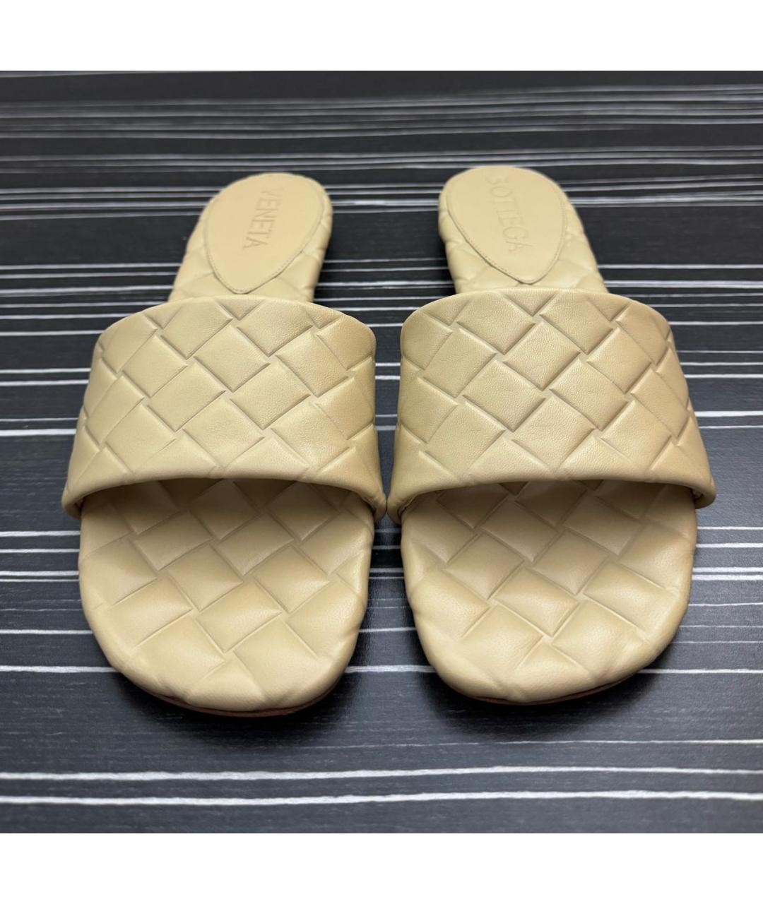 BOTTEGA VENETA Бежевые кожаные шлепанцы, фото 3