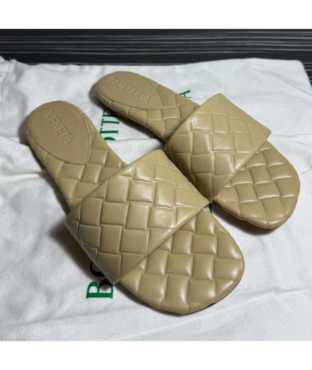 BOTTEGA VENETA Бежевые кожаные шлепанцы, фото 7