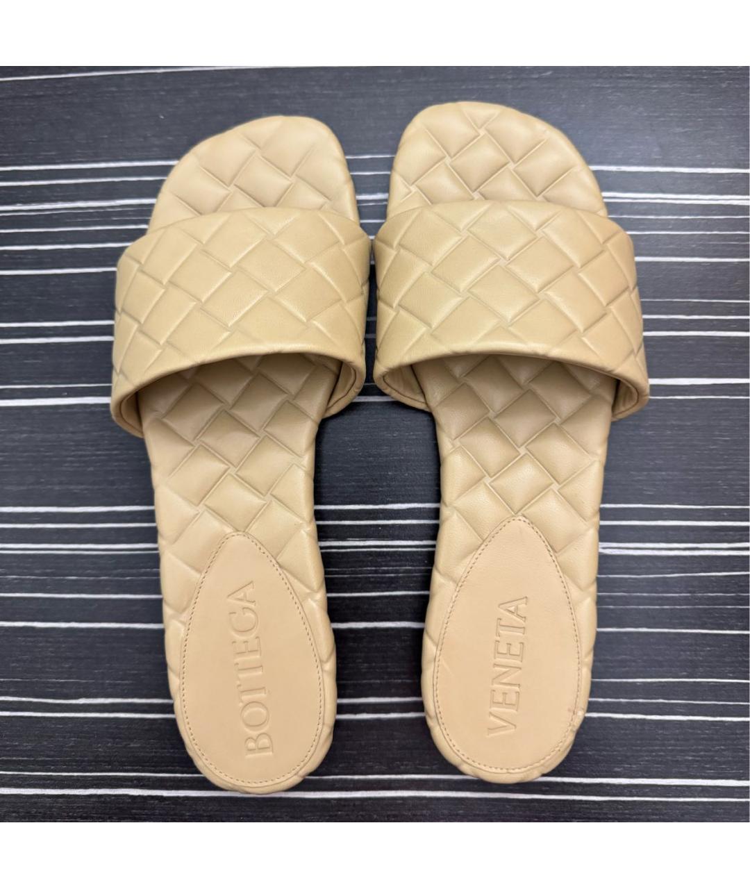 BOTTEGA VENETA Бежевые кожаные шлепанцы, фото 4