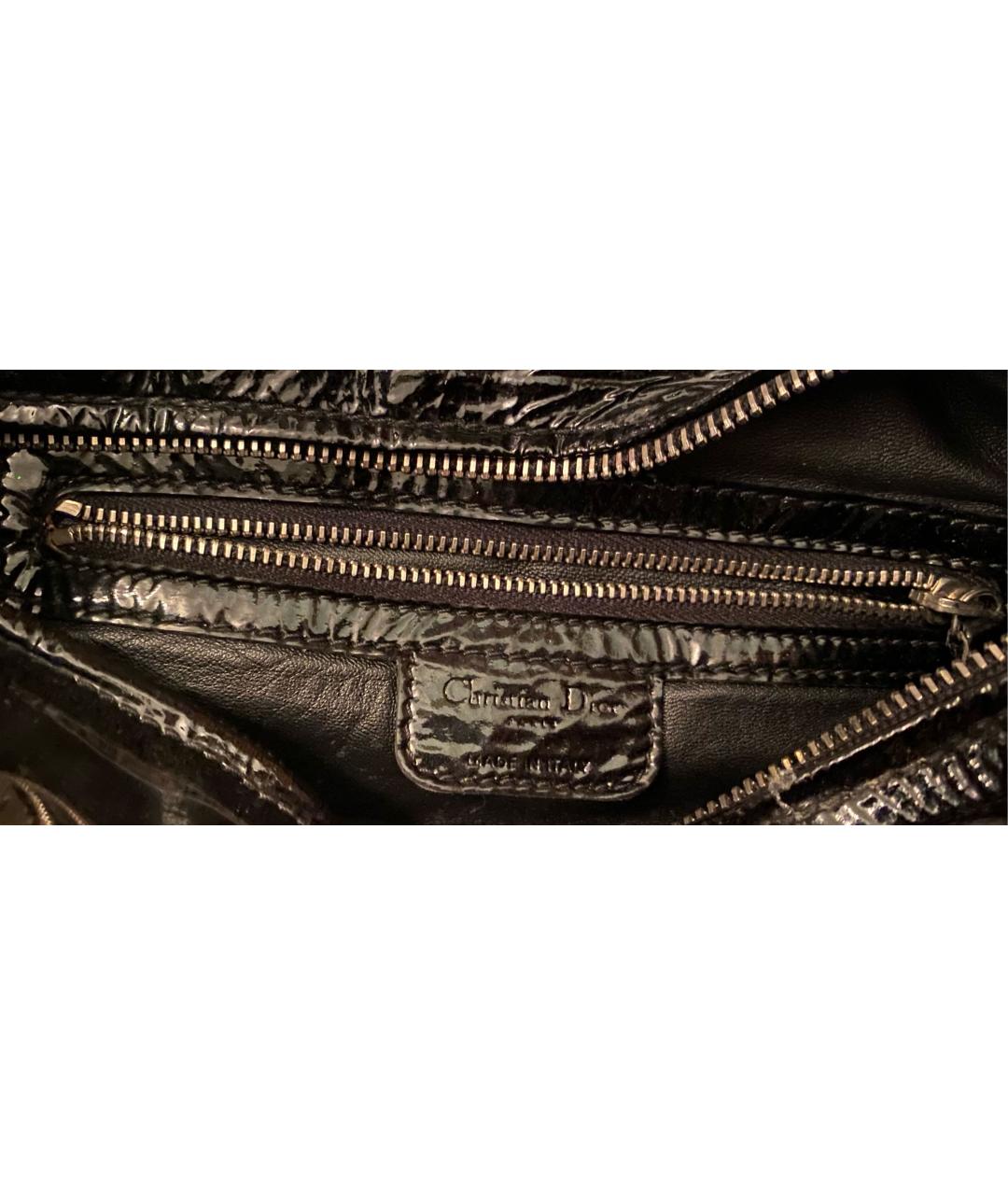 CHRISTIAN DIOR Черная сумка с короткими ручками из лакированной кожи, фото 7