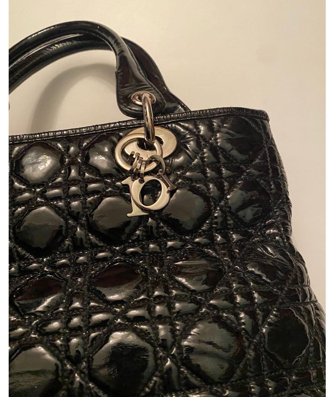 CHRISTIAN DIOR Черная сумка с короткими ручками из лакированной кожи, фото 2