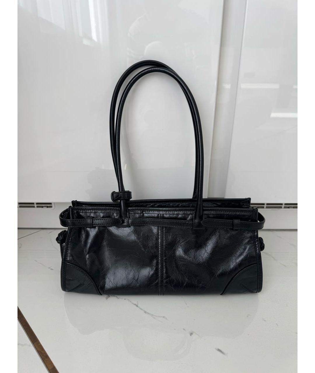 PRADA Черная сумка через плечо из лакированной кожи, фото 2