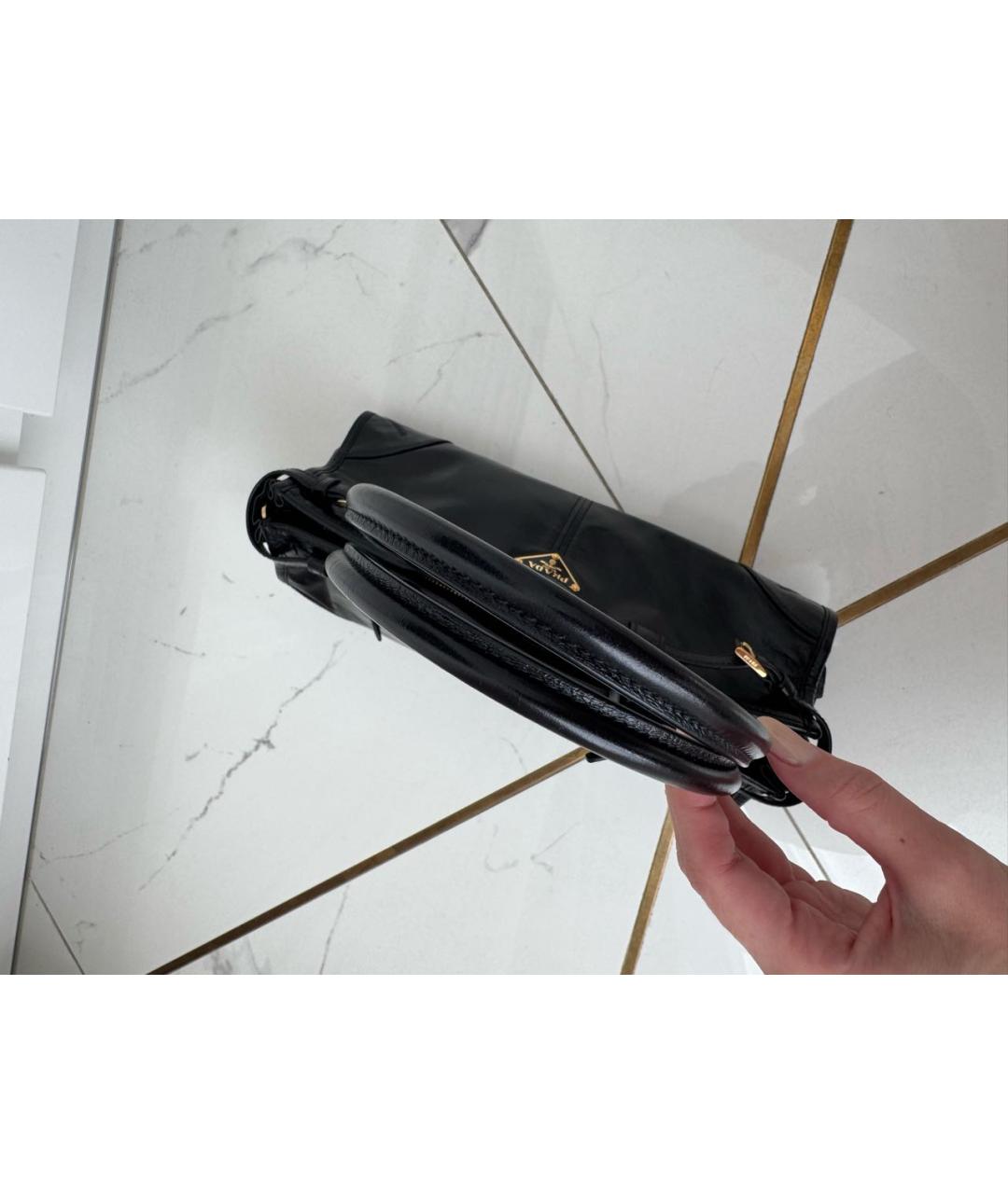 PRADA Черная сумка через плечо из лакированной кожи, фото 8