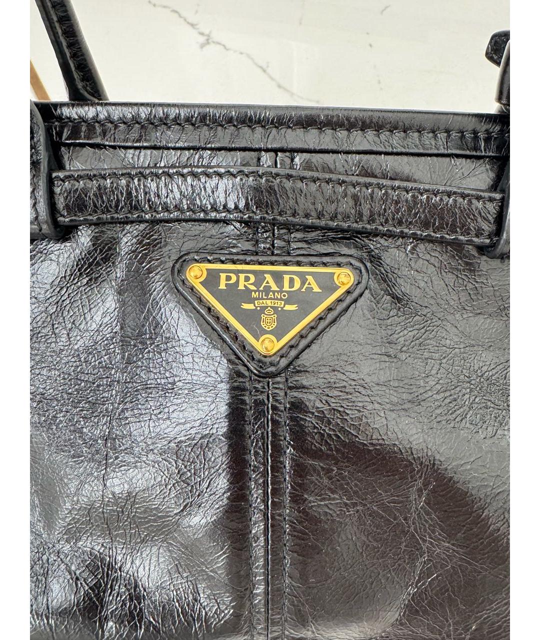 PRADA Черная сумка через плечо из лакированной кожи, фото 3