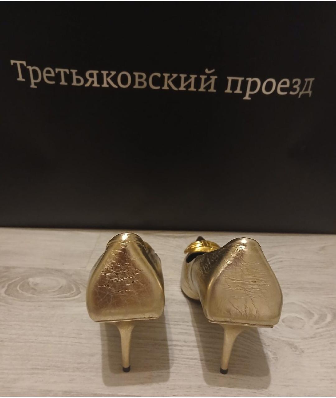 BALENCIAGA Золотые кожаные лодочки на низком каблуке, фото 4