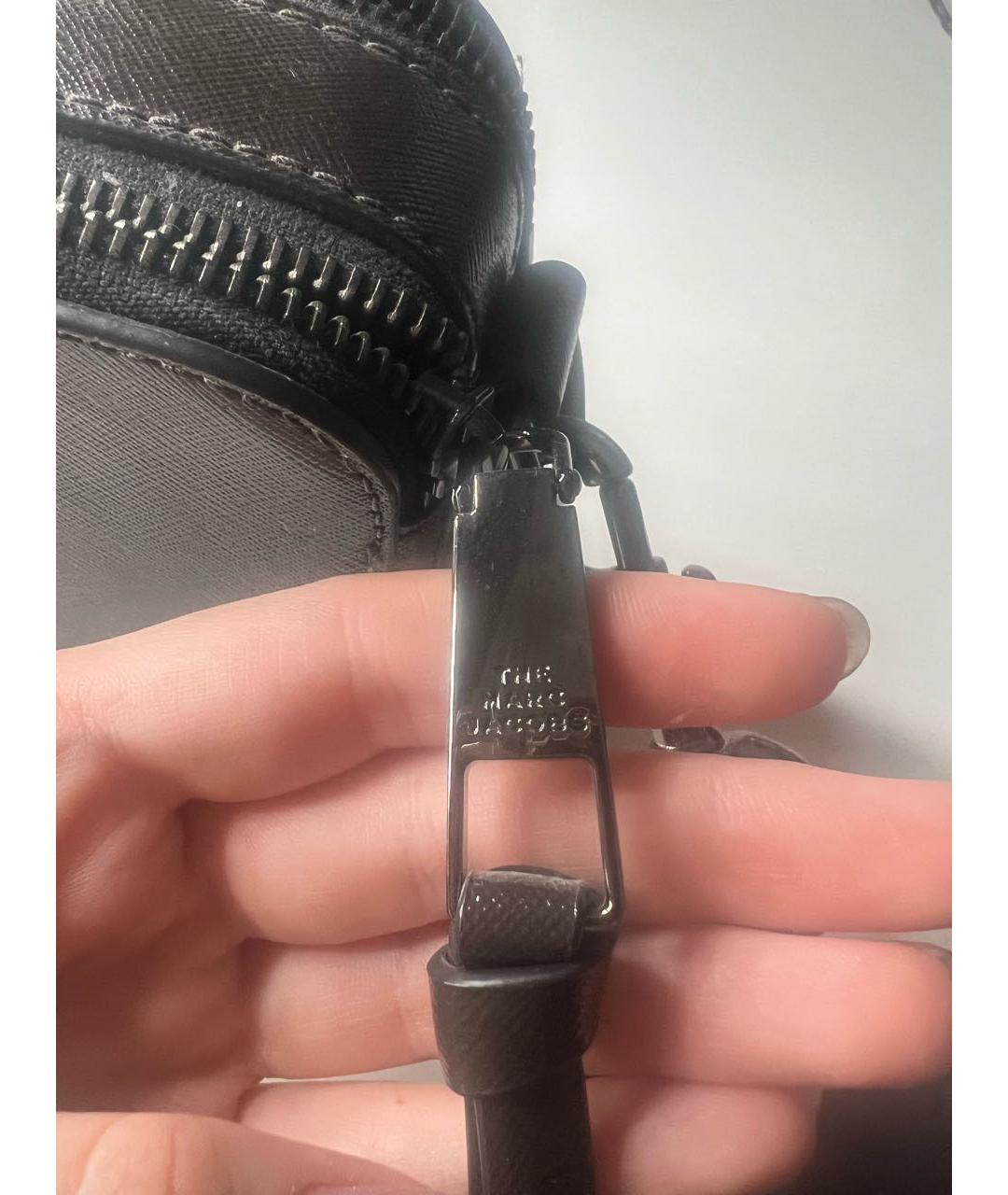 MARC BY MARC JACOBS Серая сумка через плечо из лакированной кожи, фото 5