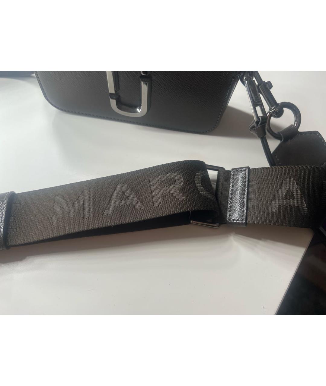 MARC BY MARC JACOBS Серая сумка через плечо из лакированной кожи, фото 6