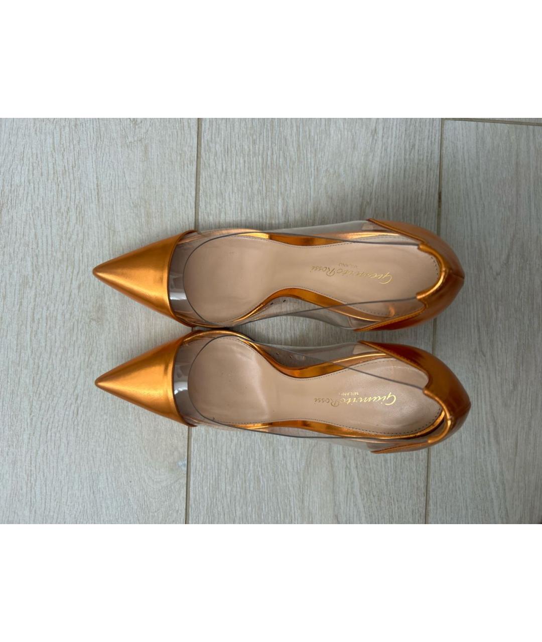 GIANVITO ROSSI Золотые кожаные лодочки на низком каблуке, фото 3