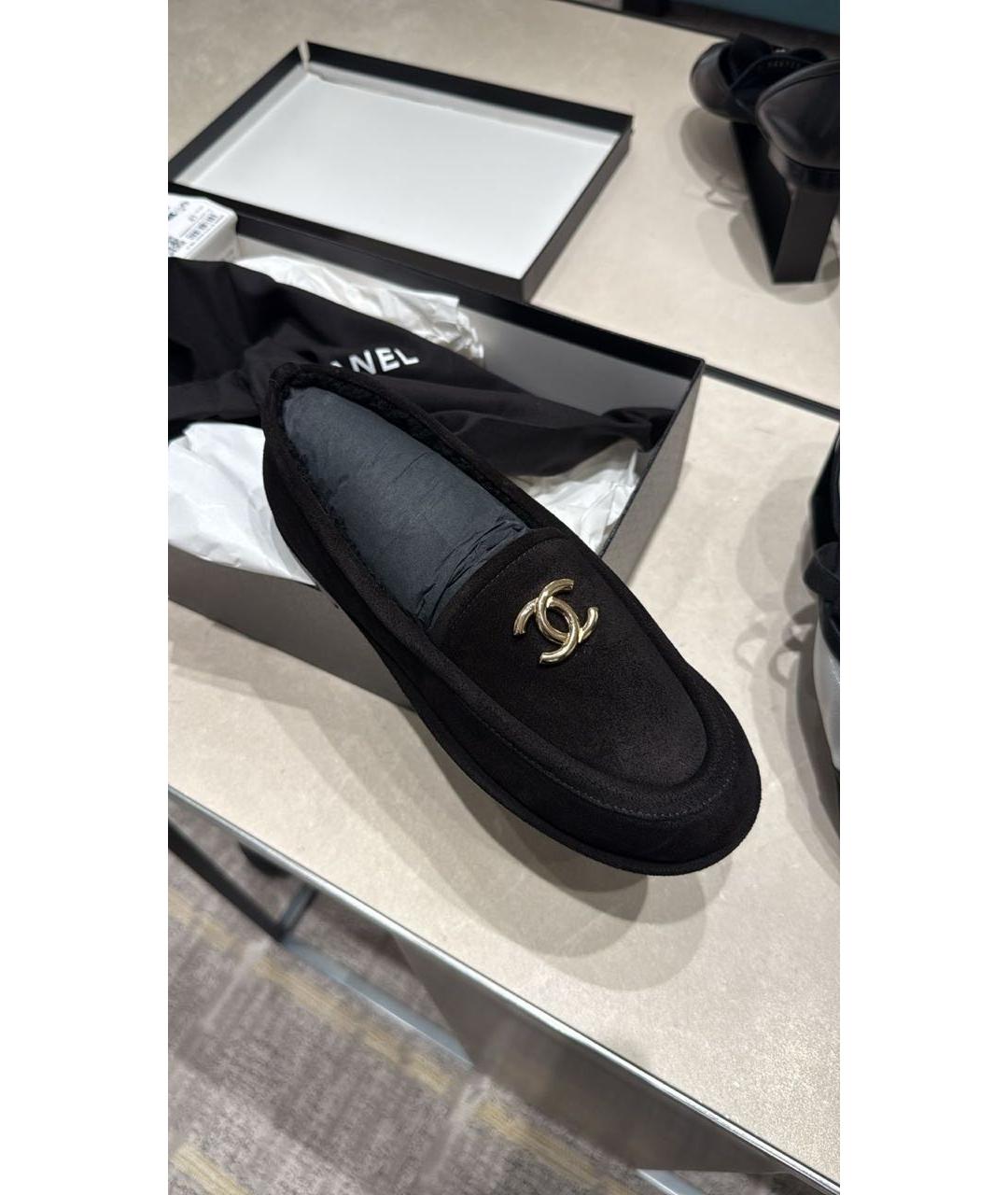 CHANEL Черные замшевые лоферы, фото 3