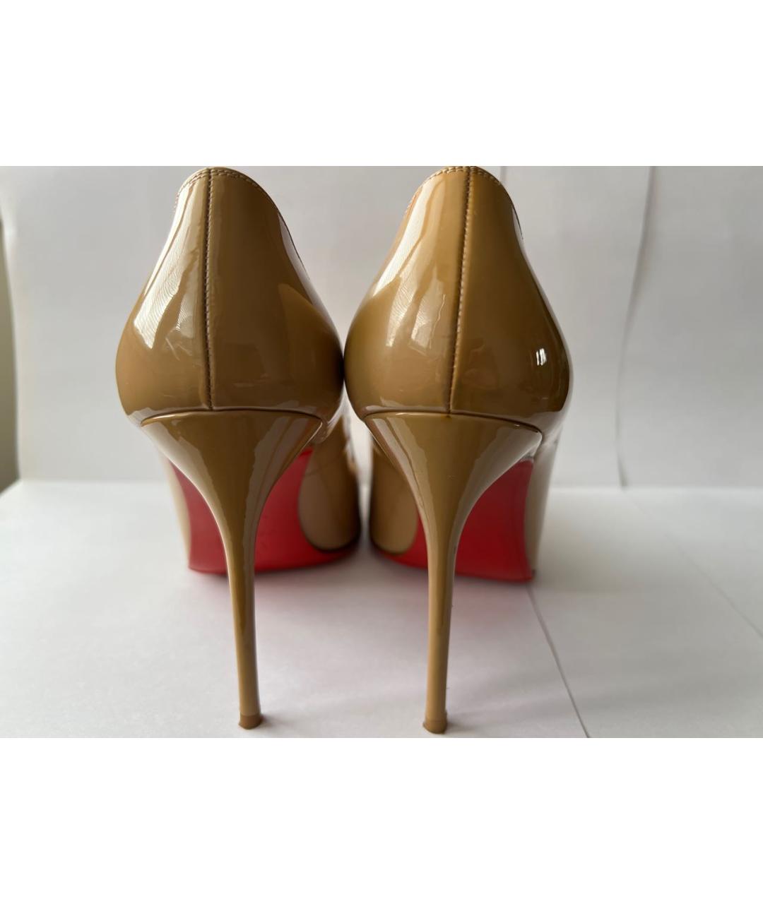 CHRISTIAN LOUBOUTIN Бежевые туфли из лакированной кожи, фото 4