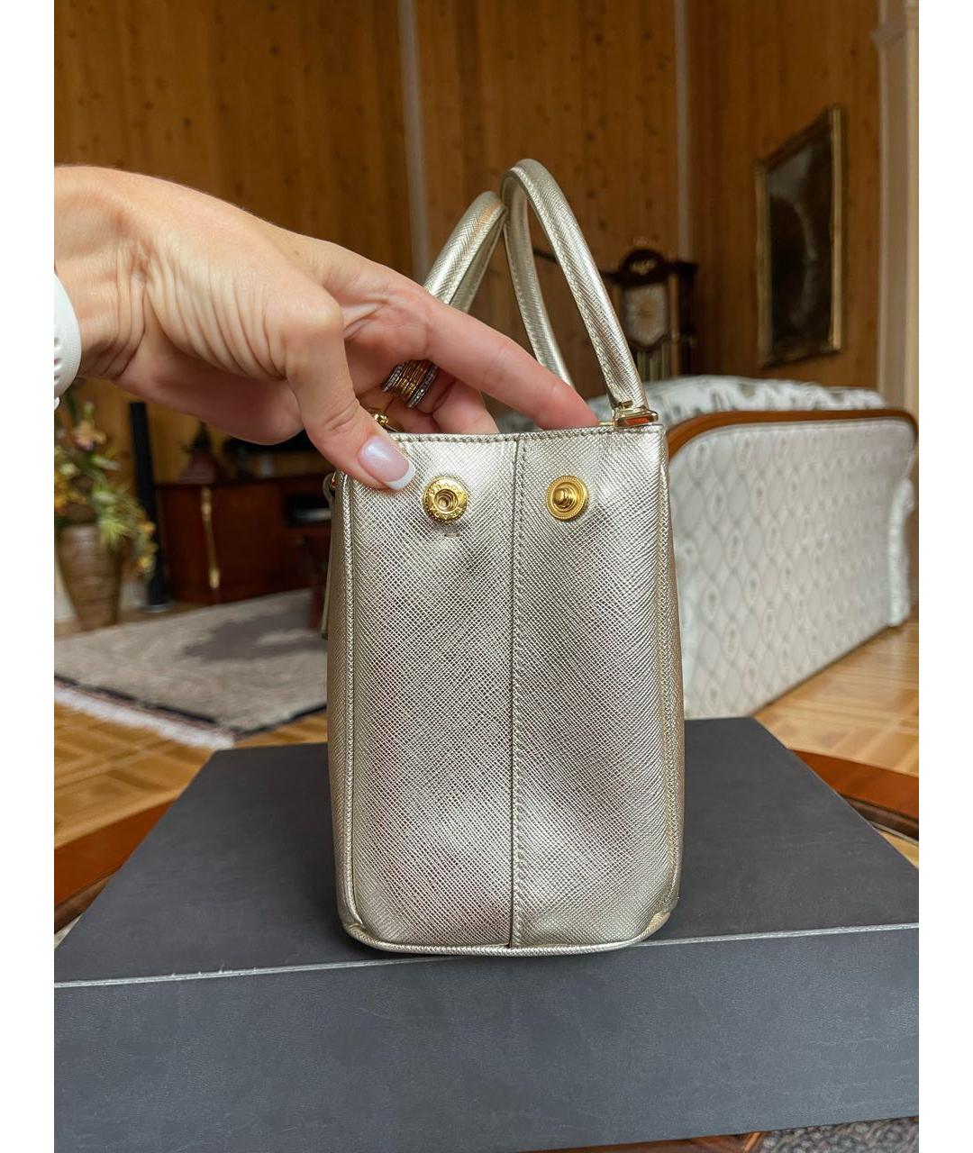PRADA Золотая кожаная сумка тоут, фото 2