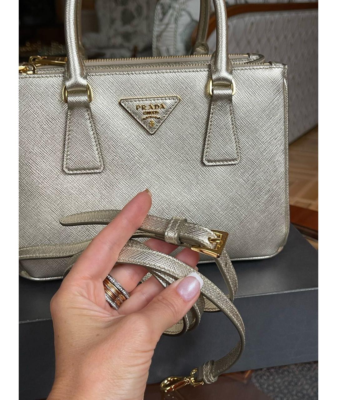 PRADA Золотая кожаная сумка тоут, фото 7