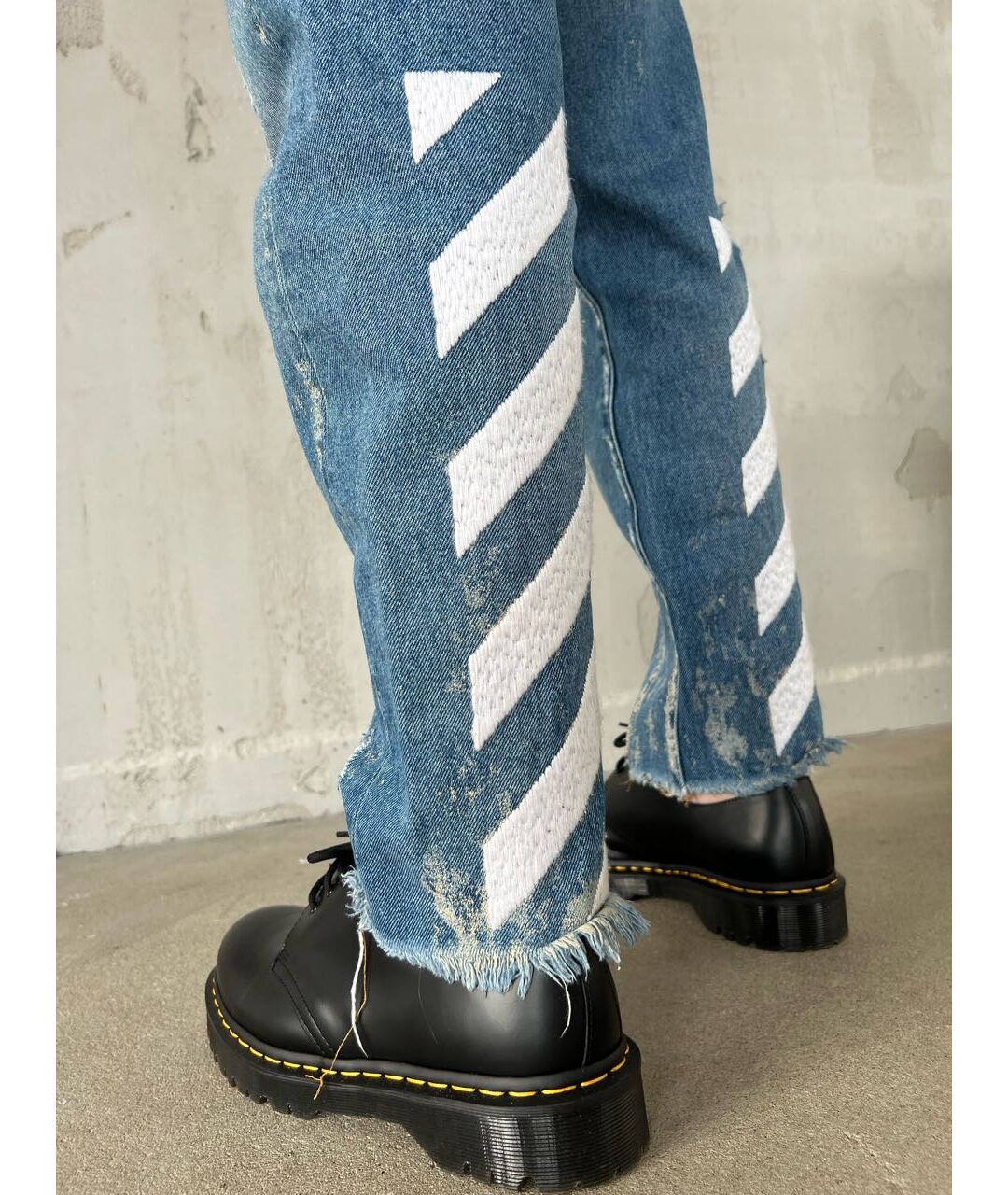 OFF-WHITE Синие хлопко-полиэстеровые прямые джинсы, фото 7
