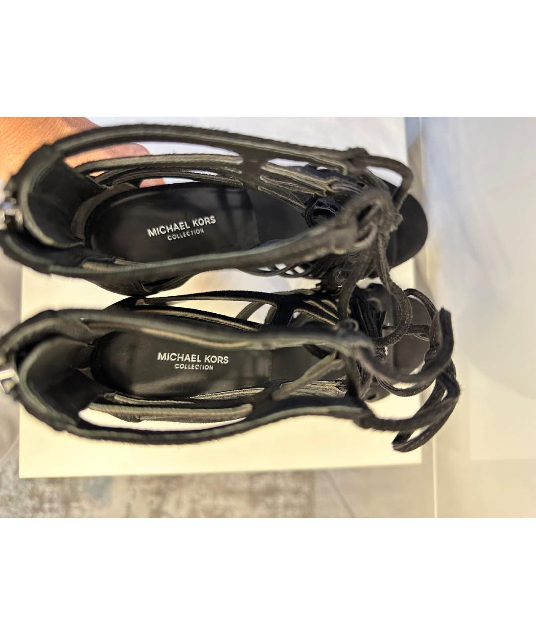MICHAEL KORS Черные замшевые босоножки, фото 3