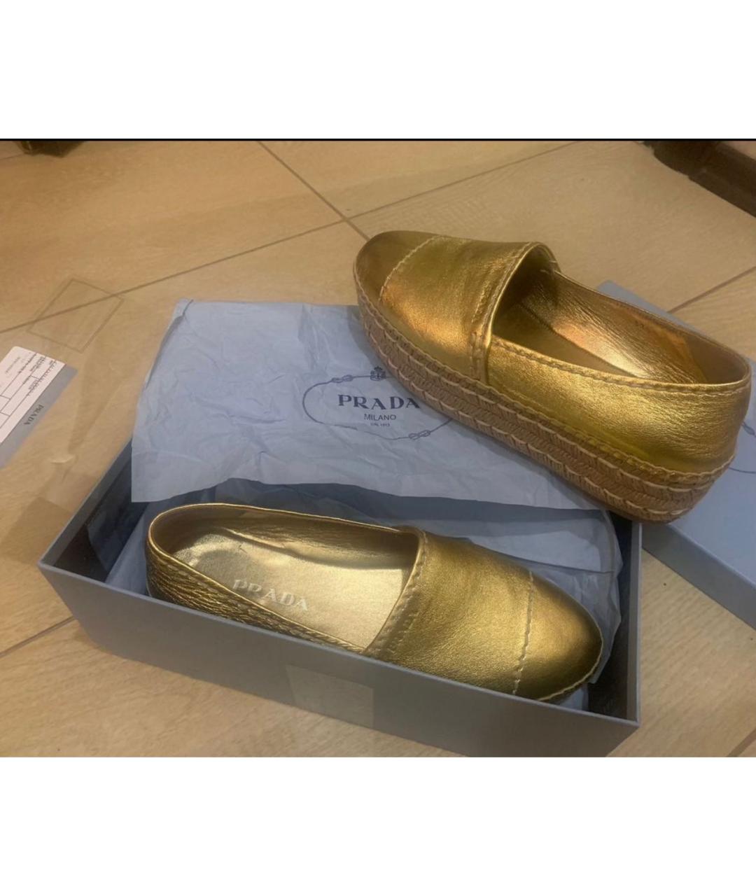 PRADA Золотые кожаные слипоны, фото 3
