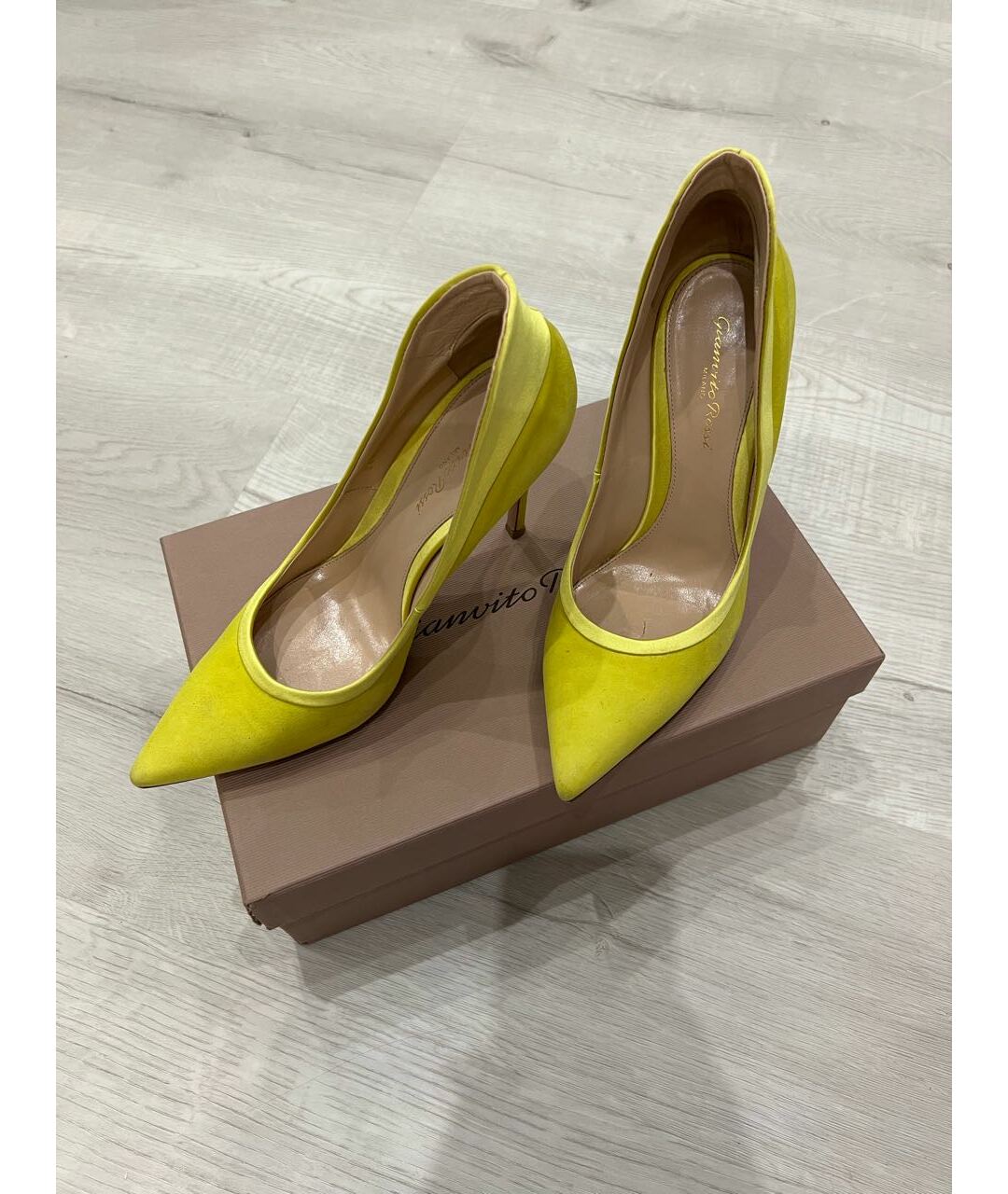 GIANVITO ROSSI Желтые замшевые туфли, фото 2