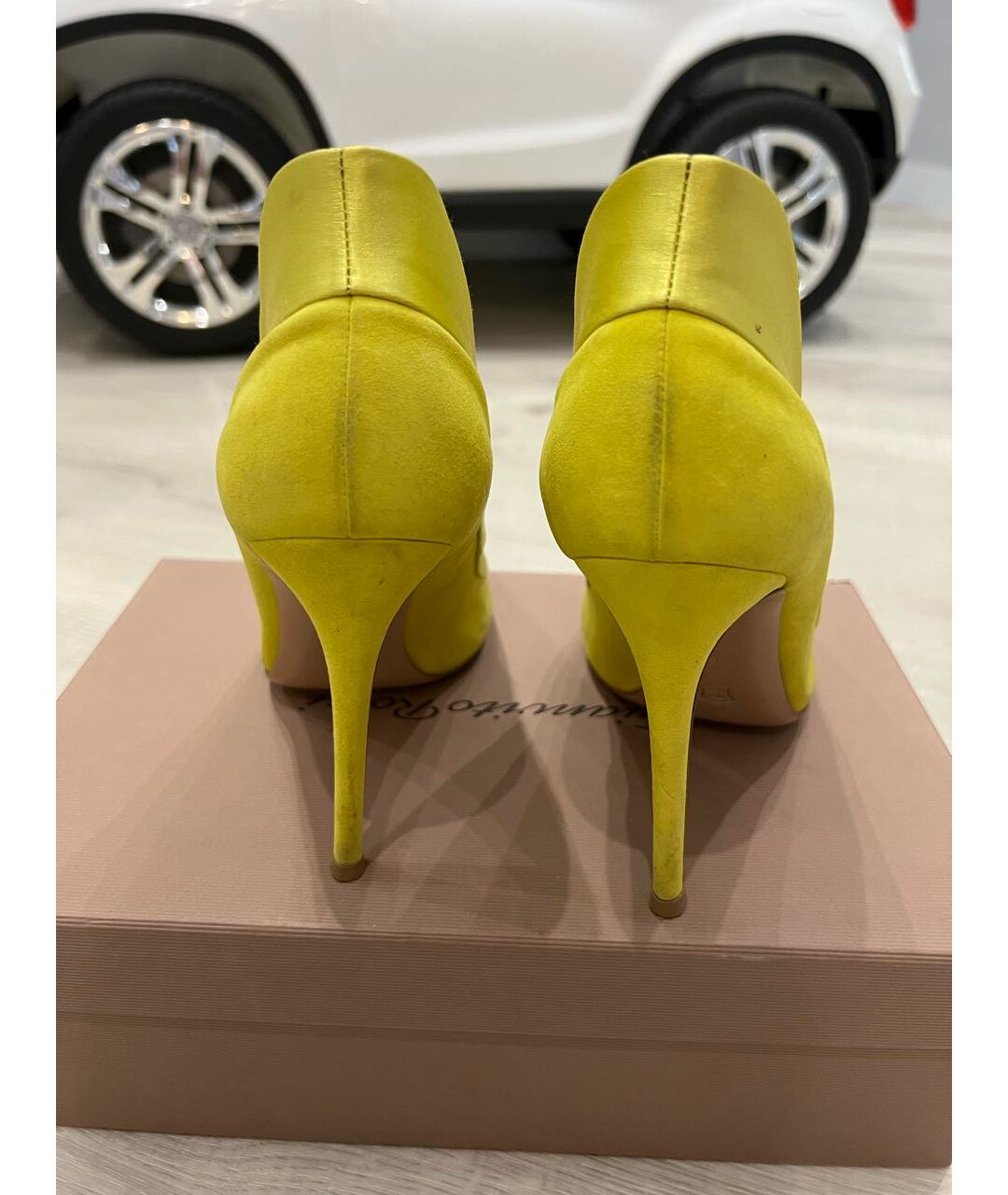 GIANVITO ROSSI Желтые замшевые туфли, фото 4