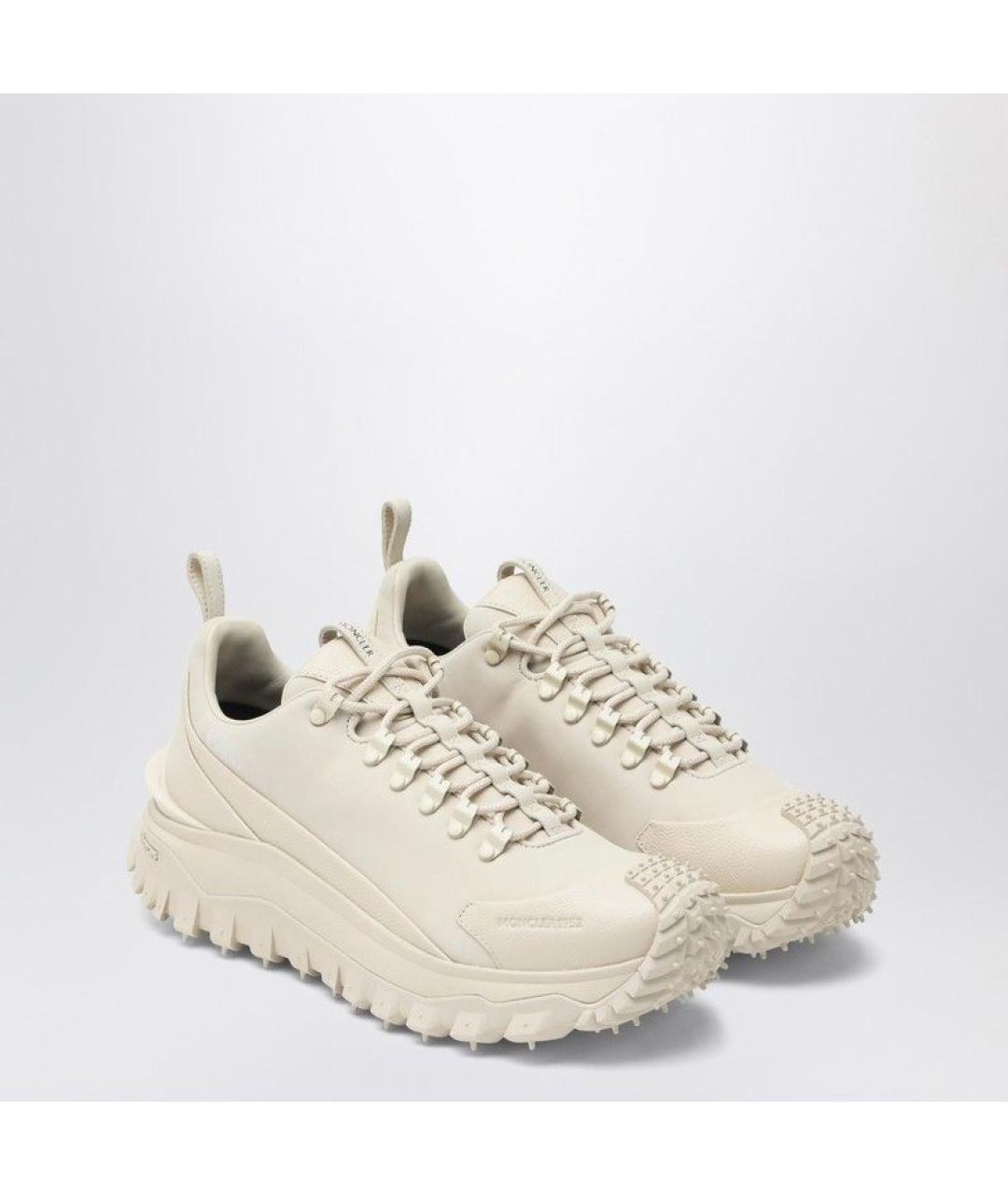 MONCLER Белые нубуковые низкие кроссовки / кеды, фото 2