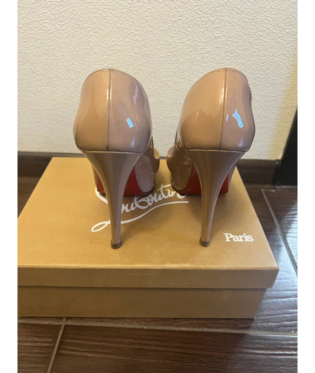 CHRISTIAN LOUBOUTIN Бежевые туфли из лакированной кожи, фото 4