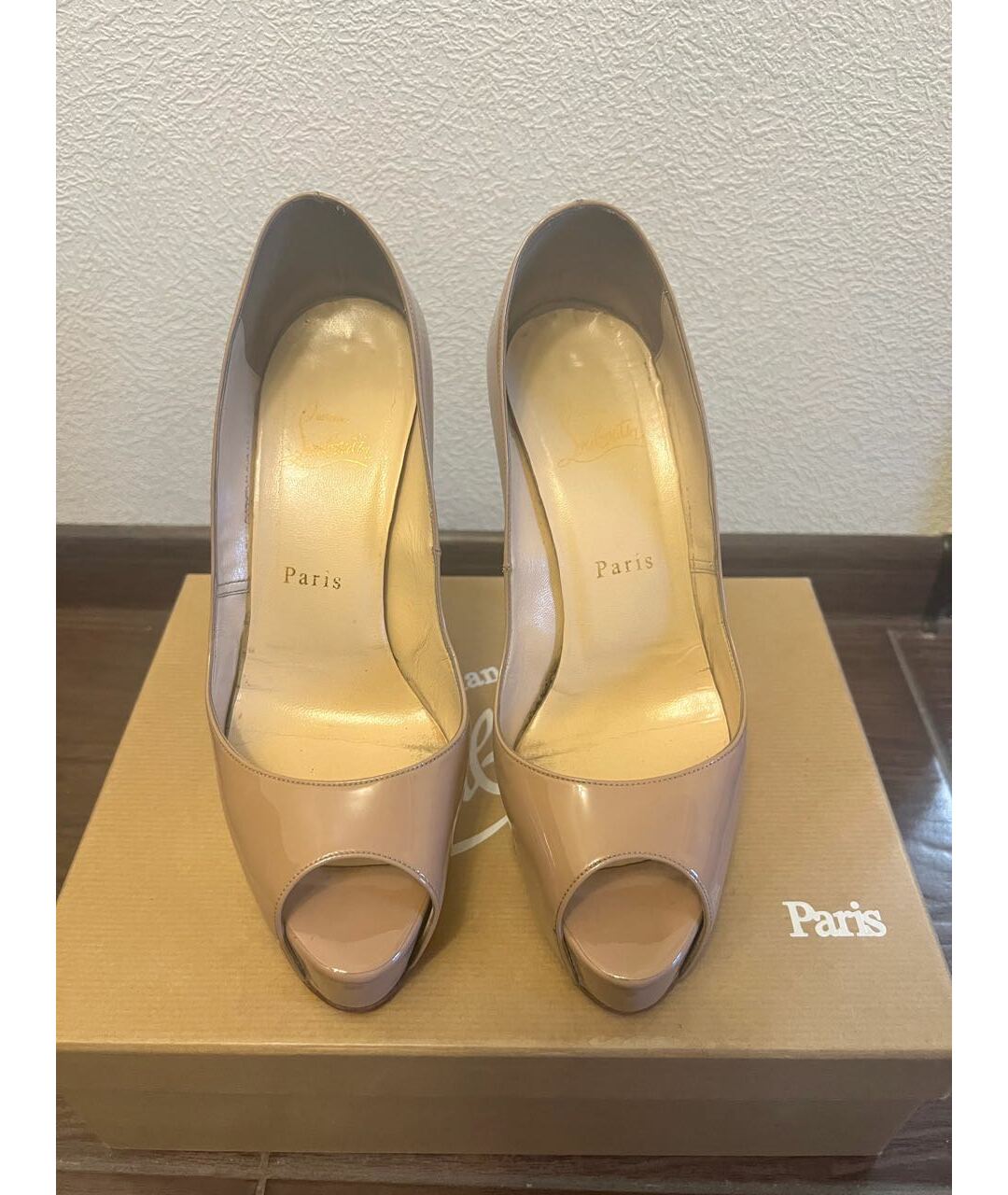 CHRISTIAN LOUBOUTIN Бежевые туфли из лакированной кожи, фото 2