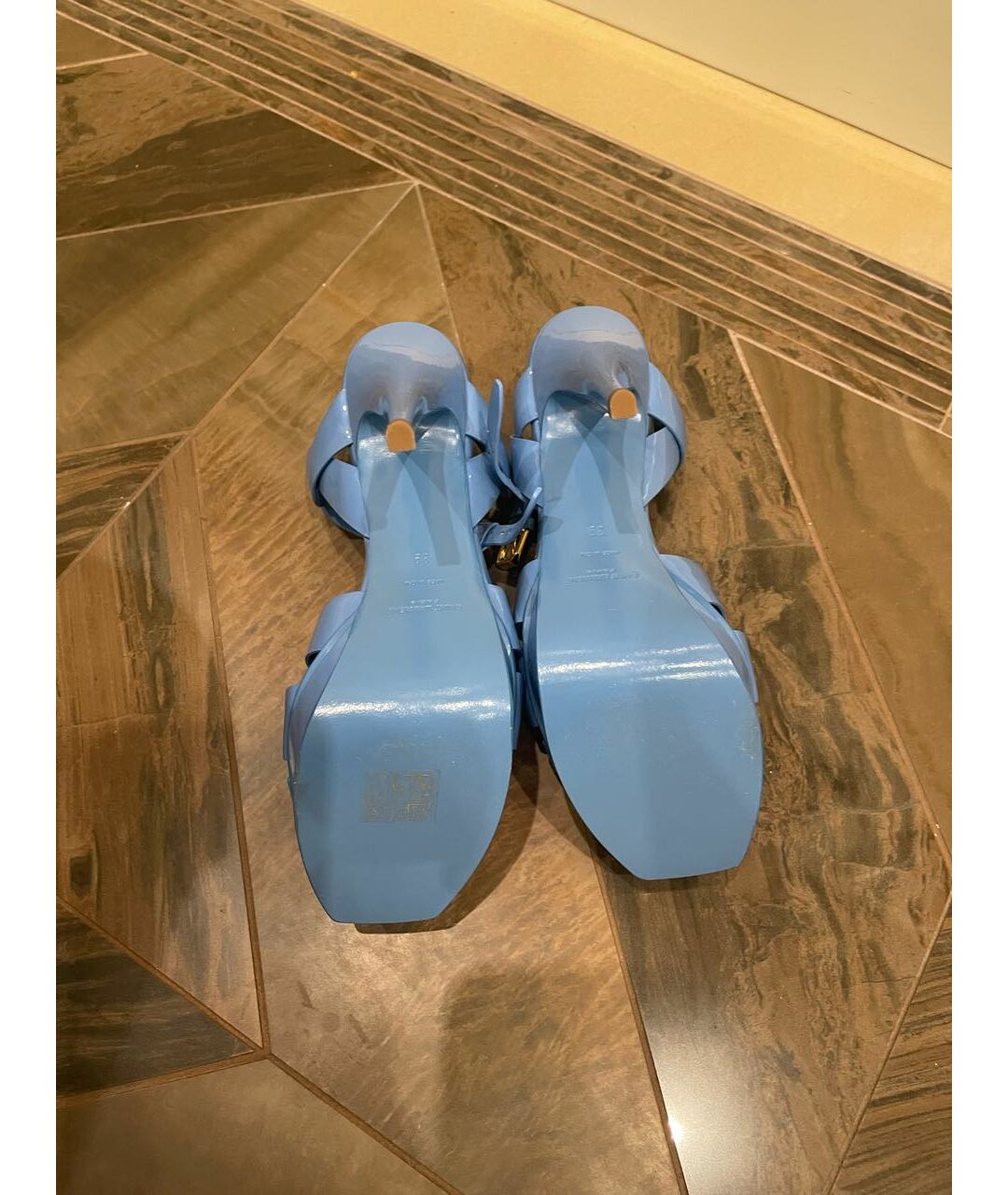 SAINT LAURENT Голубые босоножки из лакированной кожи, фото 5