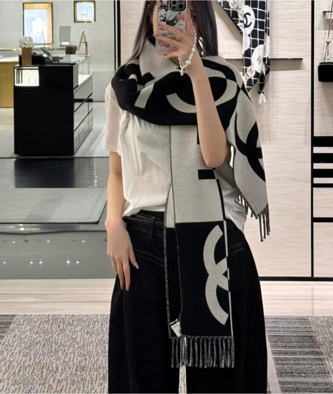 CHANEL Черный шерстяной шарф, фото 6