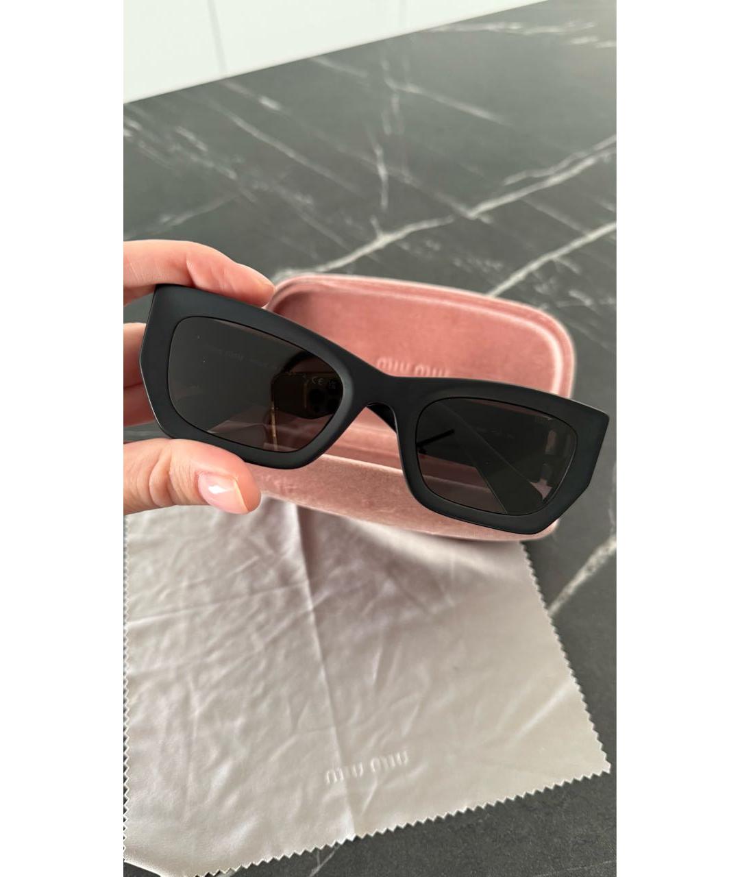 MIU MIU Черные пластиковые солнцезащитные очки, фото 4