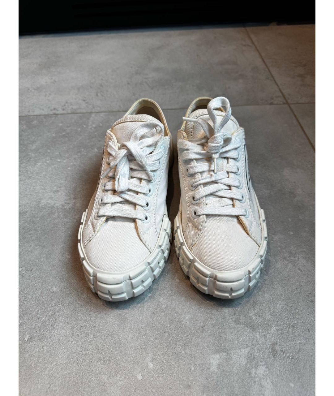 PRADA Белые текстильные кеды, фото 2