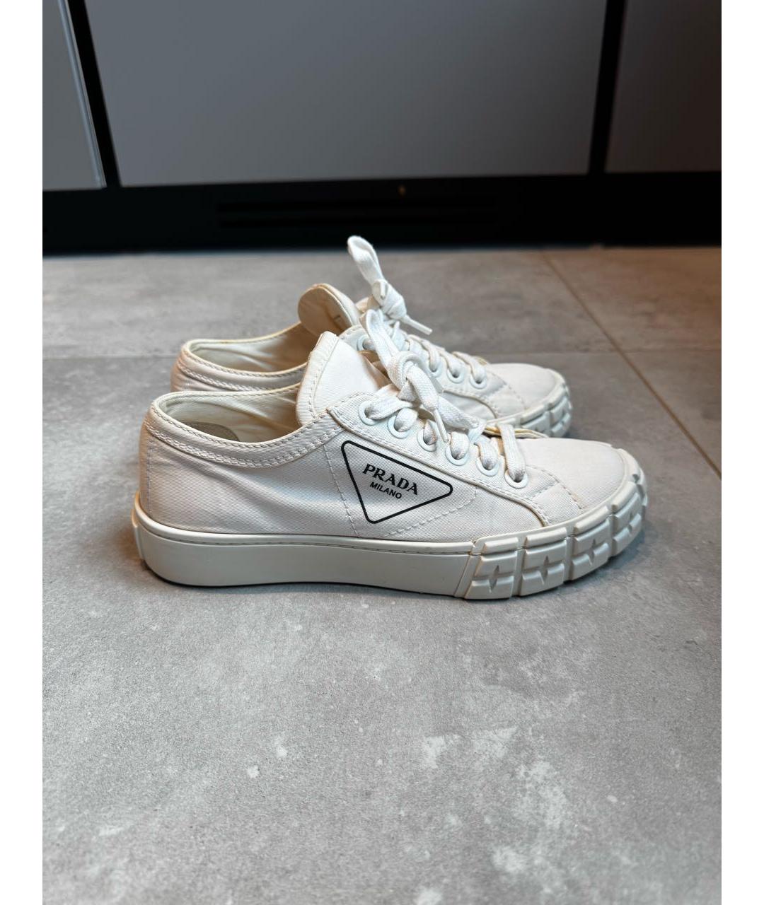 PRADA Белые текстильные кеды, фото 9