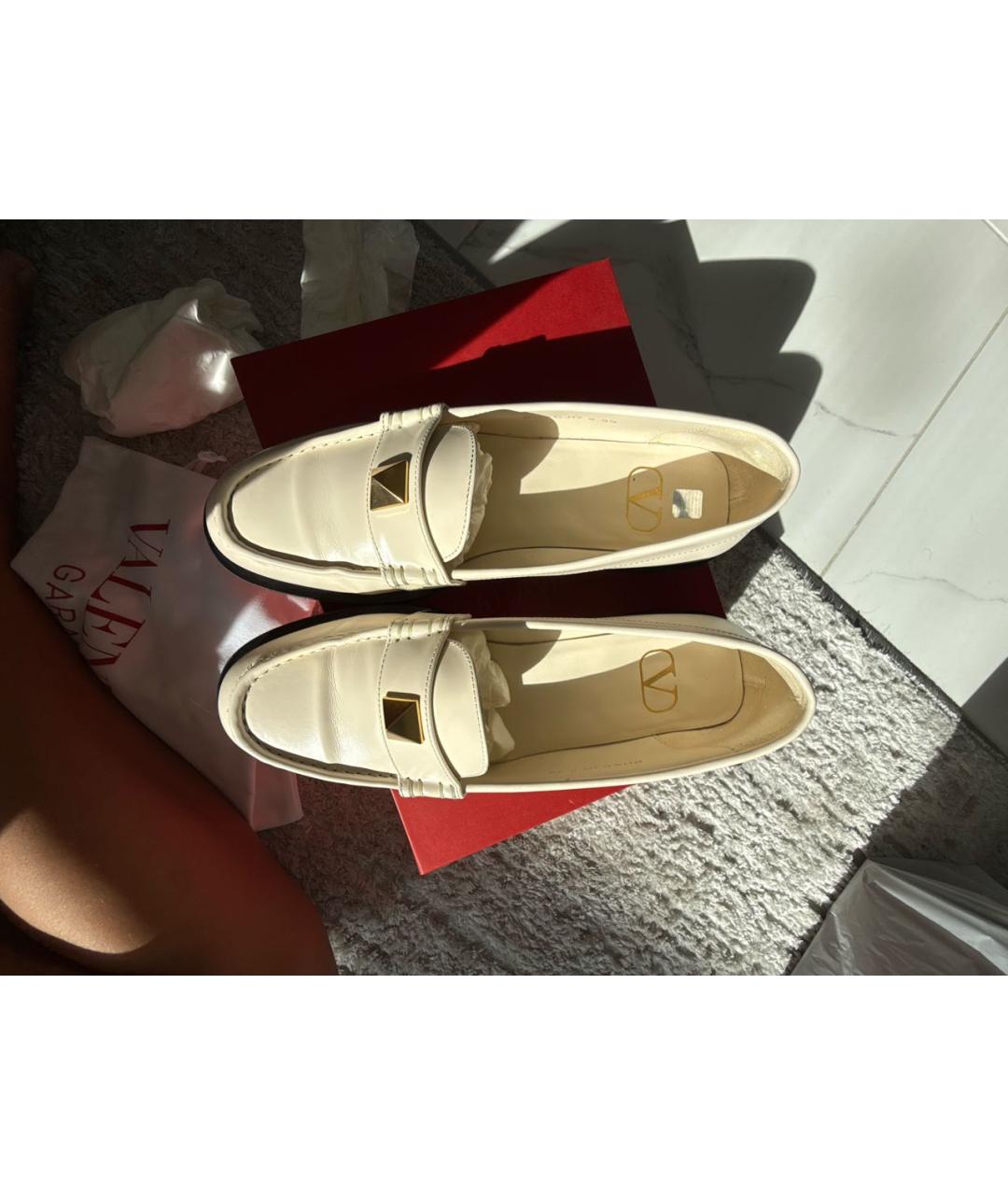 VALENTINO Бежевые кожаные лоферы, фото 3
