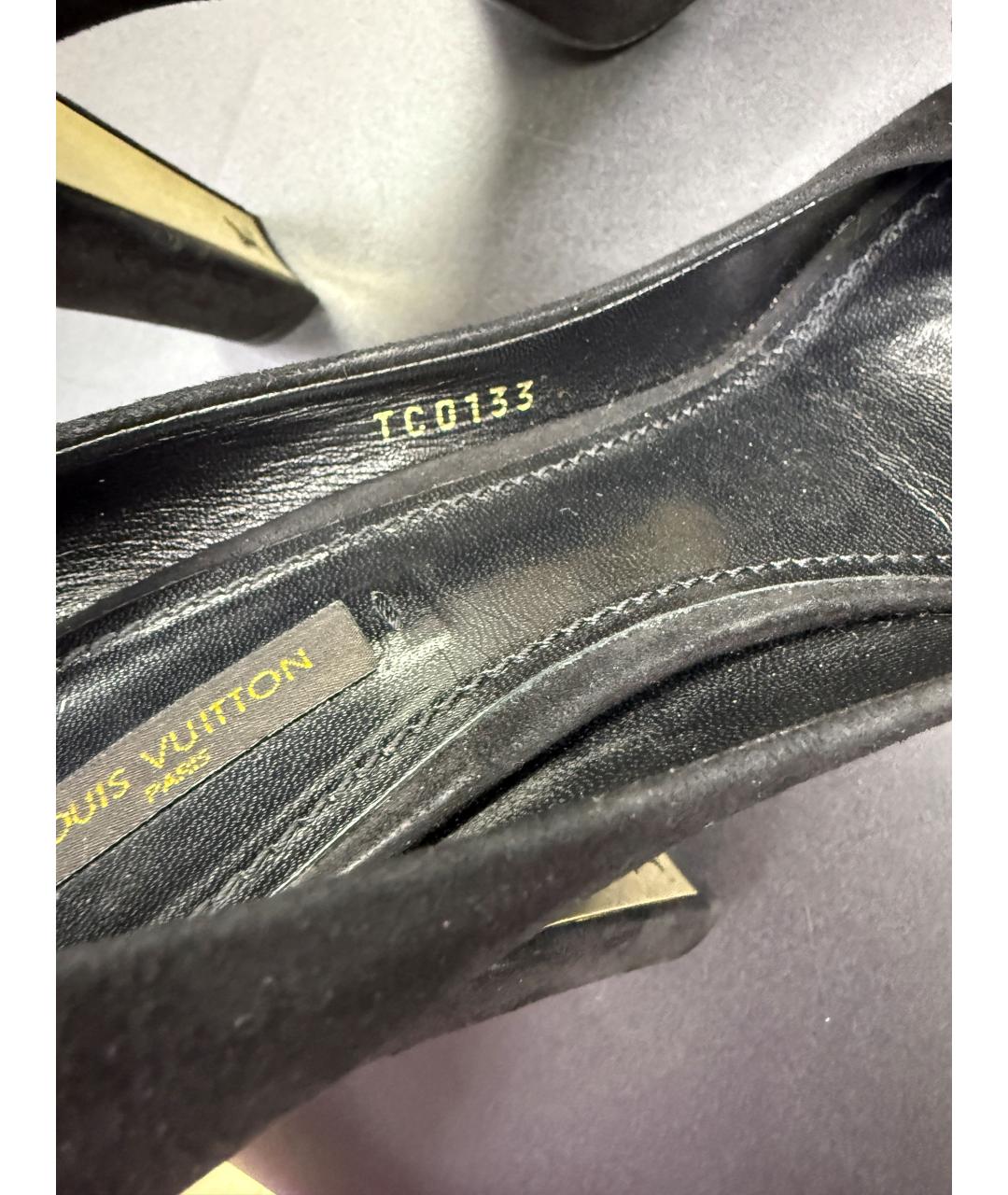 LOUIS VUITTON Черные замшевые туфли, фото 6