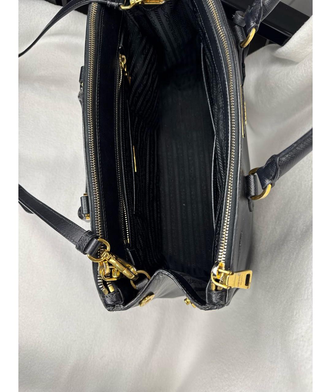 PRADA Черная кожаная сумка с короткими ручками, фото 4