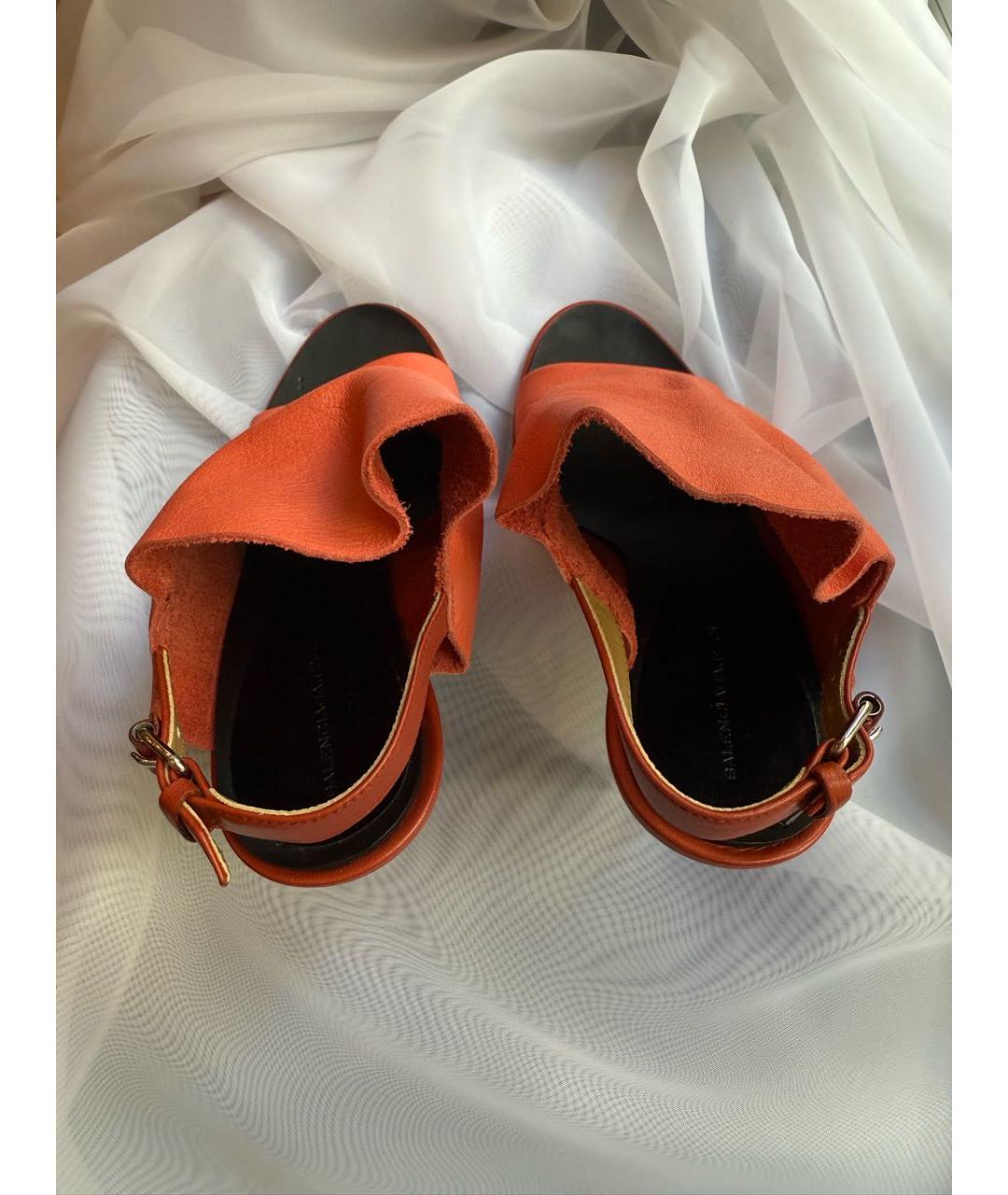 BALENCIAGA Коралловые кожаные босоножки, фото 3