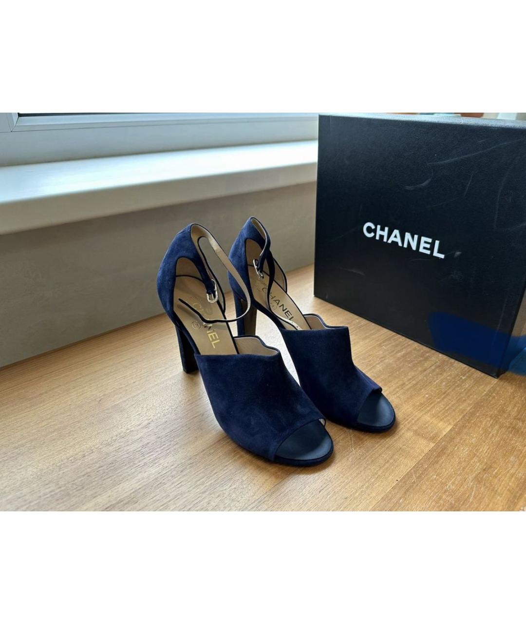 CHANEL Синие замшевые босоножки, фото 5