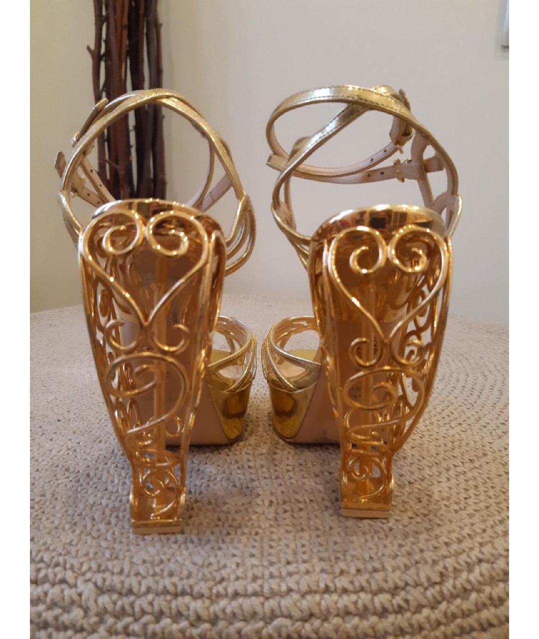 CHARLOTTE OLYMPIA Золотые кожаные босоножки, фото 4