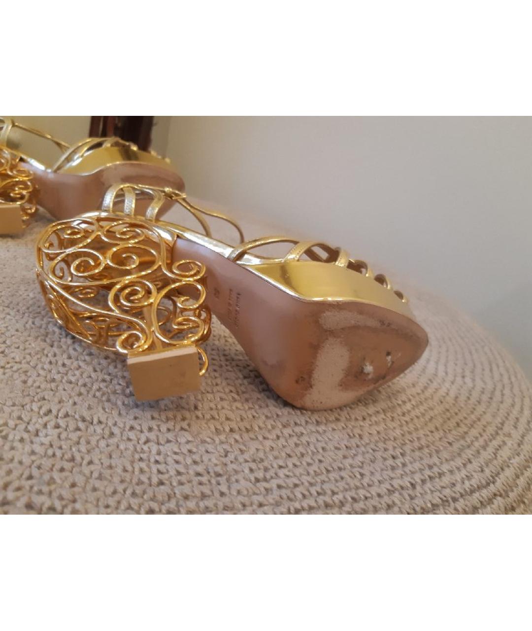 CHARLOTTE OLYMPIA Золотые кожаные босоножки, фото 7