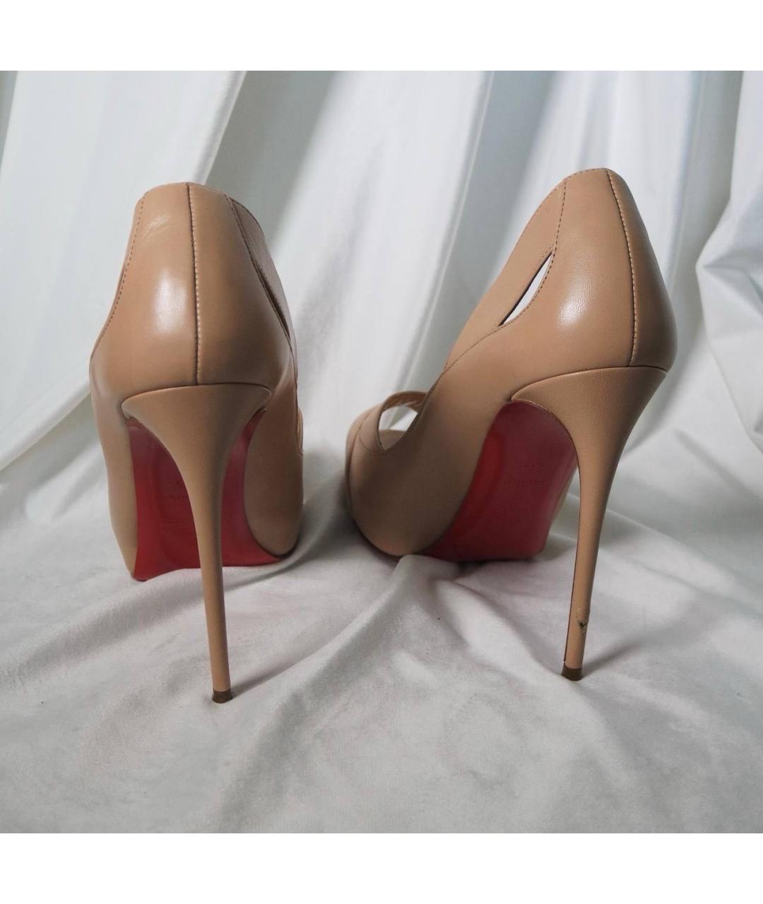 CHRISTIAN LOUBOUTIN Бежевые кожаные босоножки, фото 4