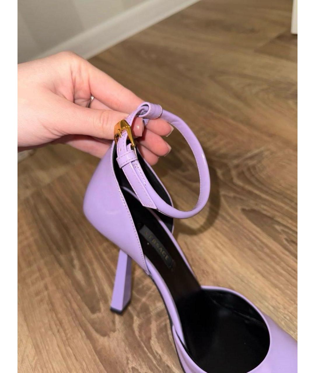 VERSACE Фиолетовые туфли из лакированной кожи, фото 7