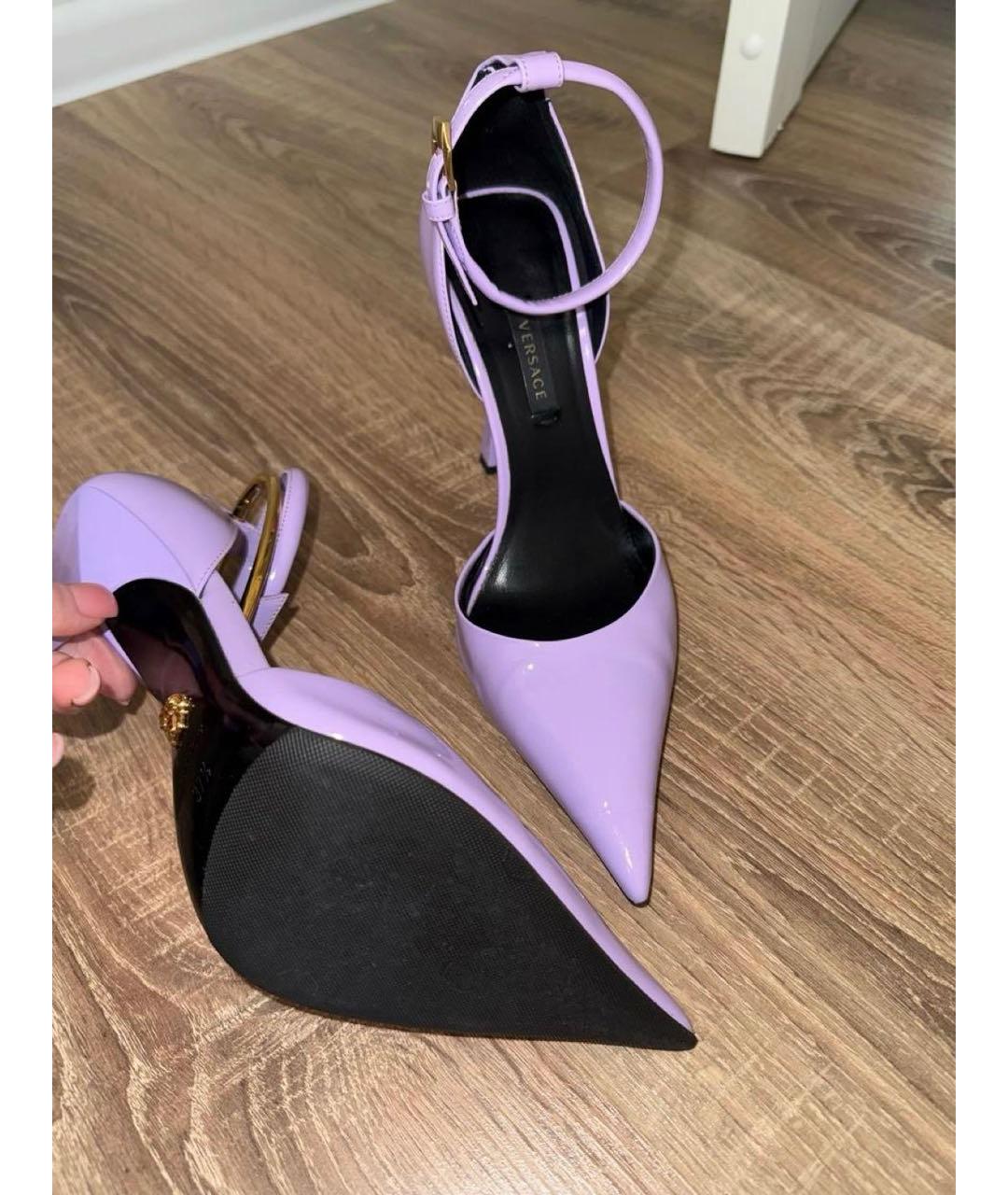 VERSACE Фиолетовые туфли из лакированной кожи, фото 5