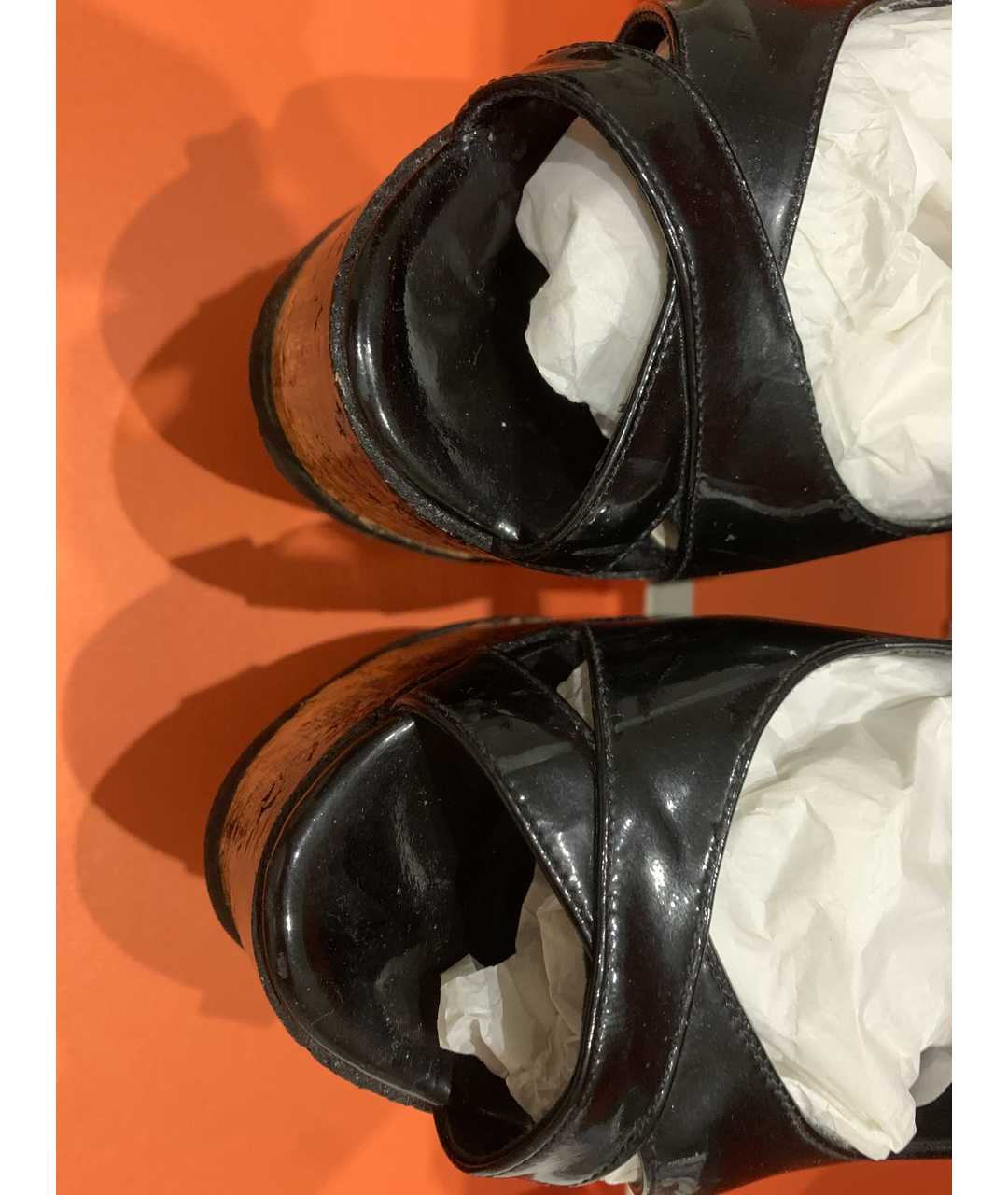 JOHN RICHMOND Черные туфли из лакированной кожи, фото 6