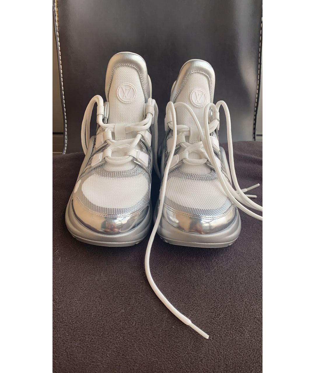 LOUIS VUITTON PRE-OWNED Серебряные текстильные кроссовки, фото 2