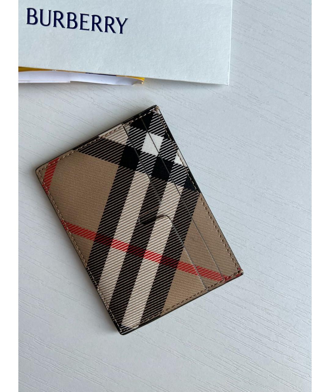BURBERRY Бежевый кожаный кардхолдер, фото 3