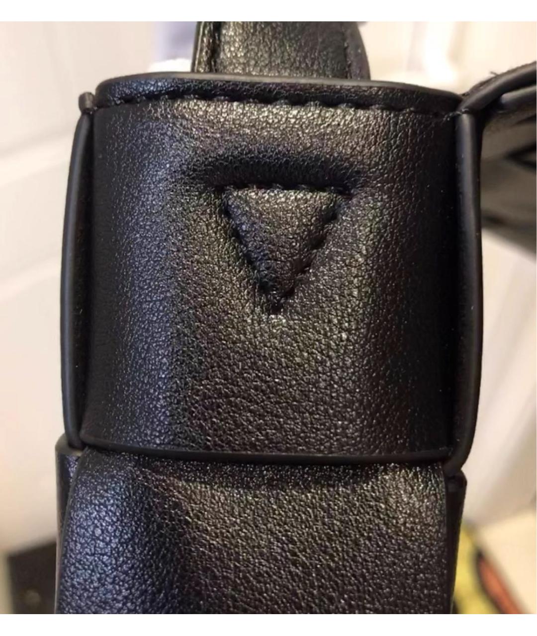 BOTTEGA VENETA Черная кожаная сумка через плечо, фото 6