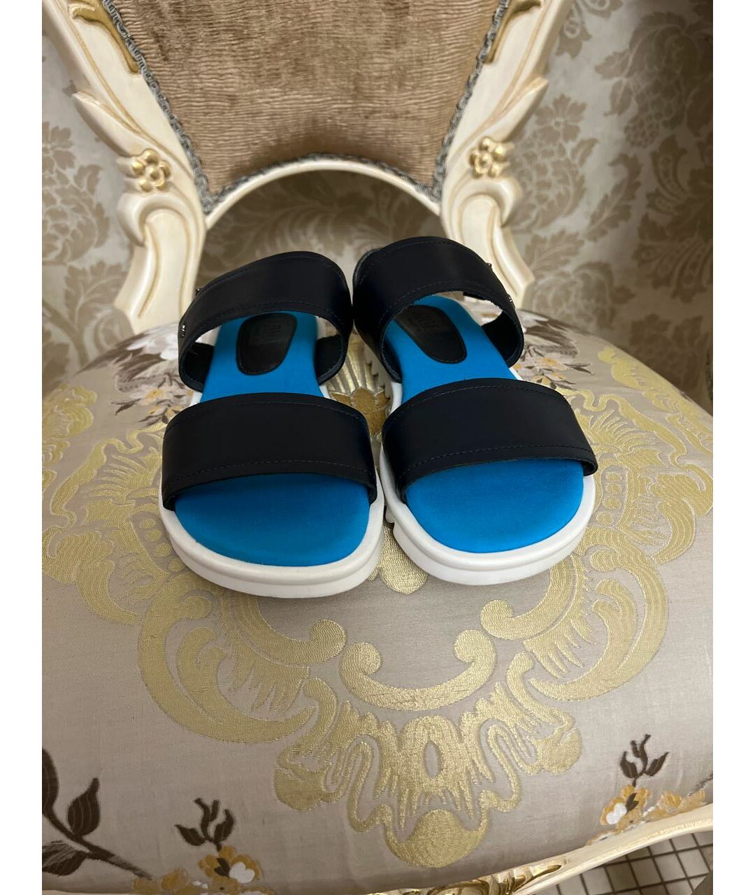 ARMANI JUNIOR Синие кожаные сандалии и шлепанцы, фото 2
