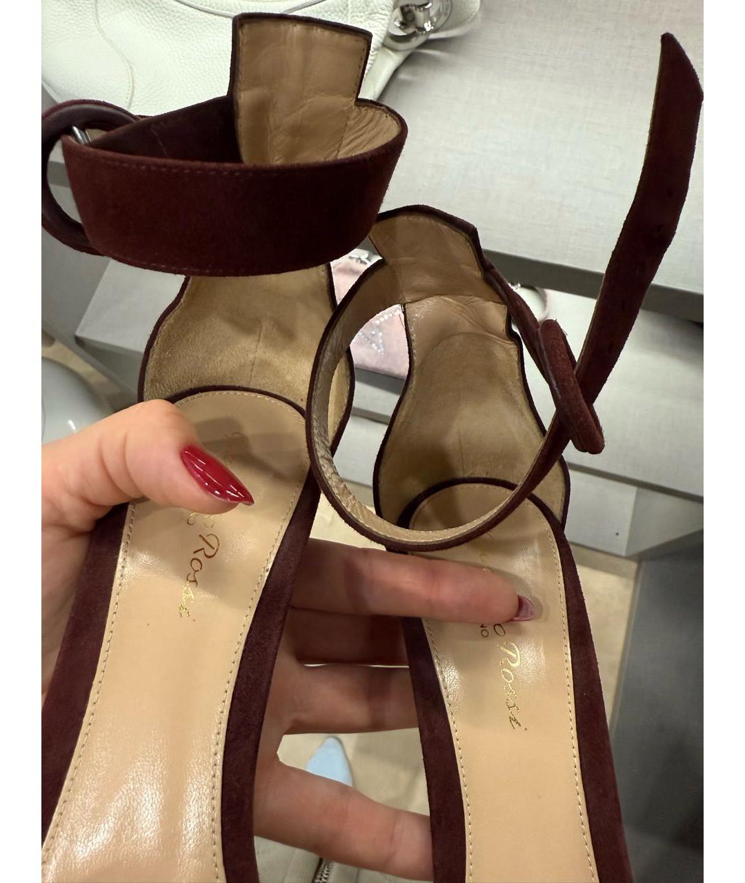 GIANVITO ROSSI Бордовые замшевые босоножки, фото 4