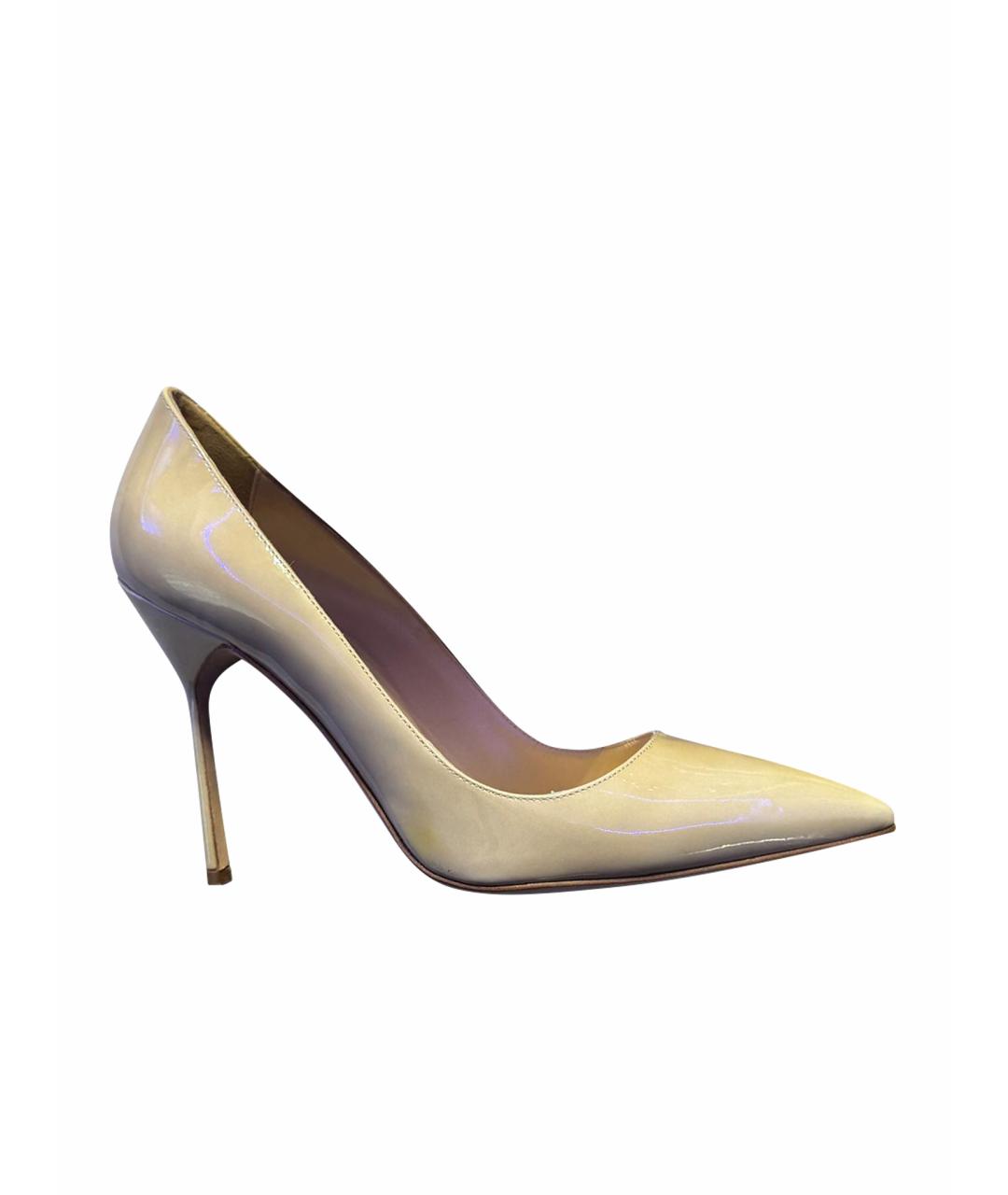 MANOLO BLAHNIK Бежевые туфли из лакированной кожи, фото 1
