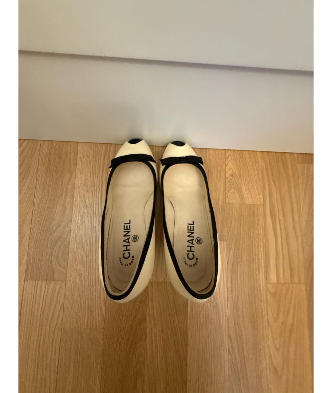 CHANEL Бежевые кожаные туфли, фото 3