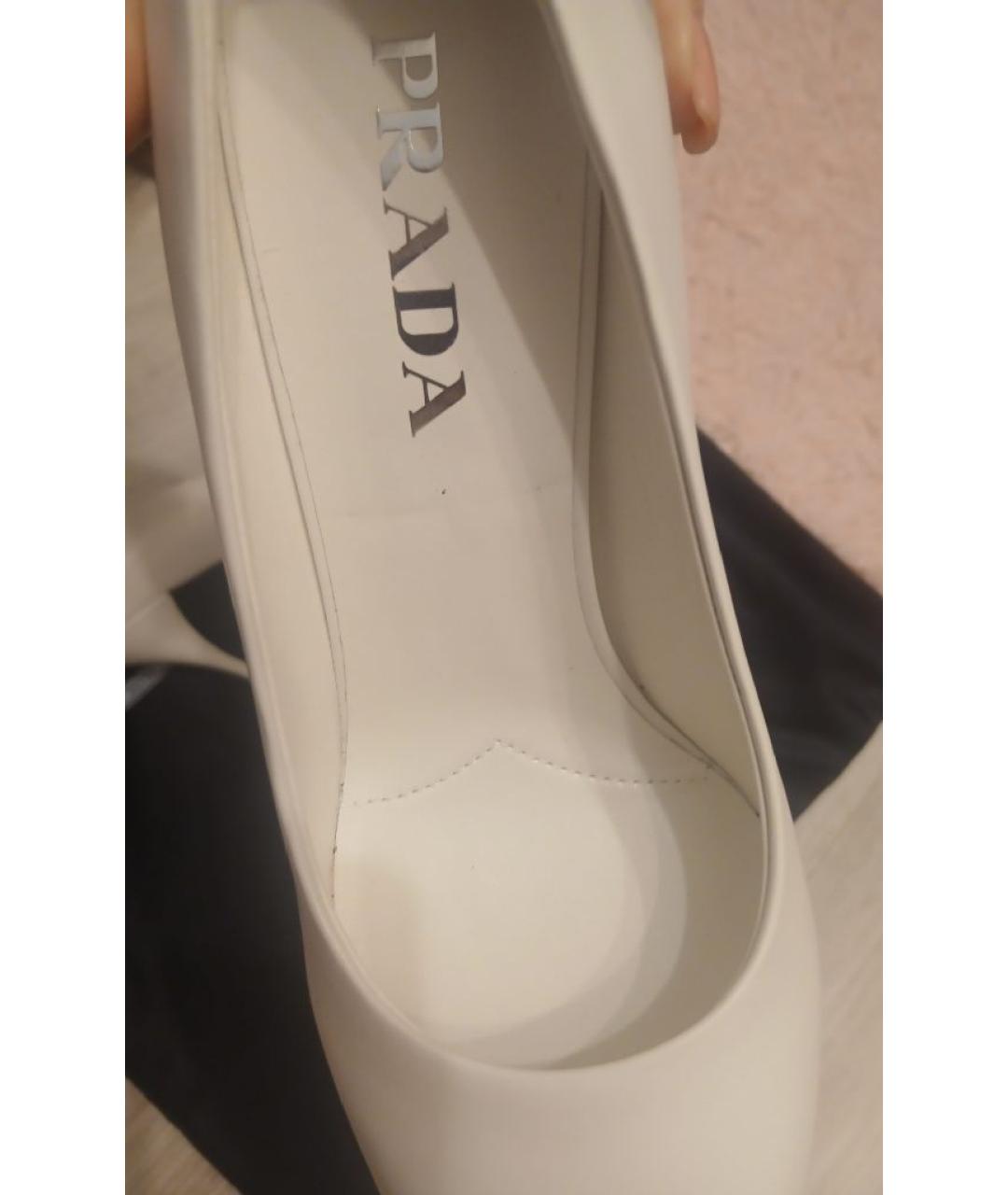 PRADA Белые кожаные лодочки на низком каблуке, фото 7